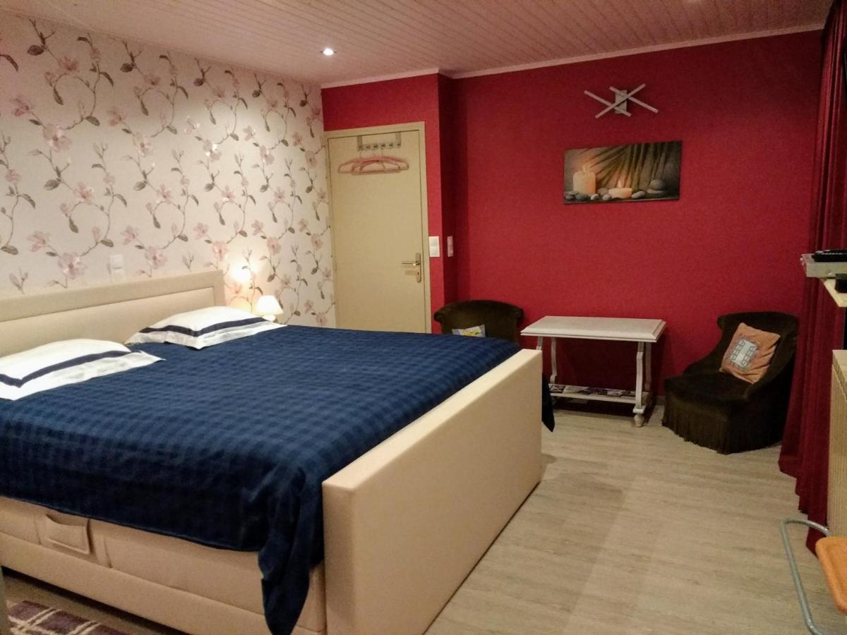 Les Ecureuils Bed & Breakfast Revin  Luaran gambar