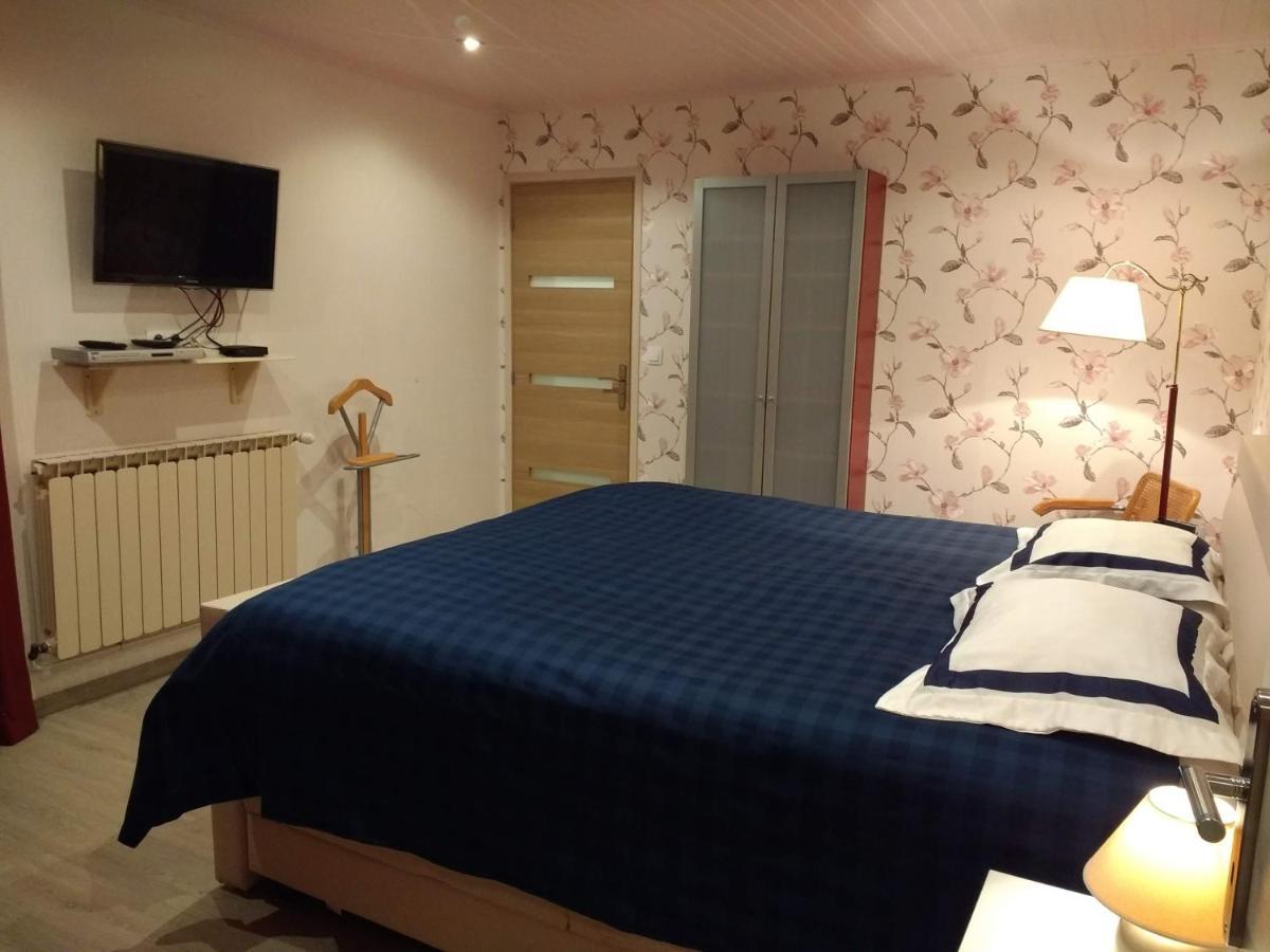 Les Ecureuils Bed & Breakfast Revin  Luaran gambar