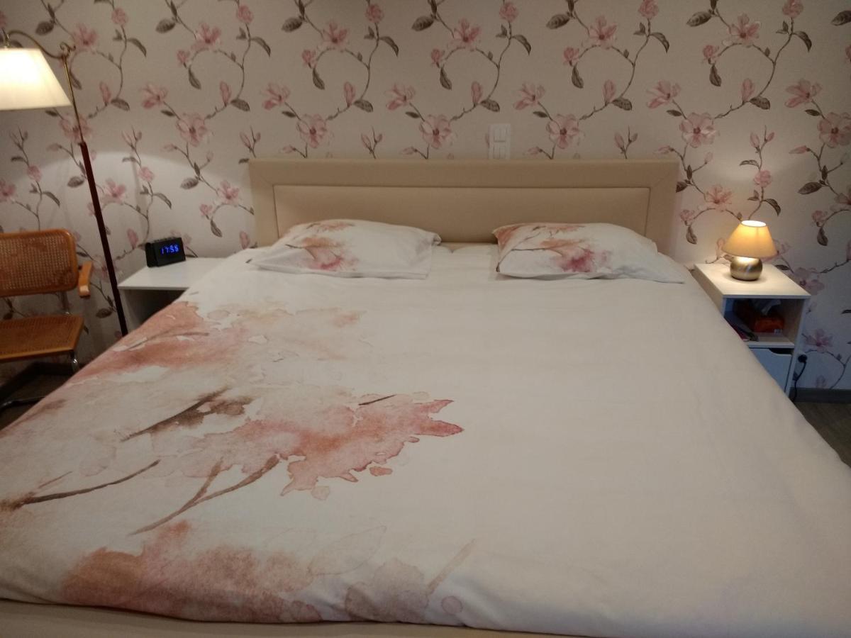 Les Ecureuils Bed & Breakfast Revin  Luaran gambar