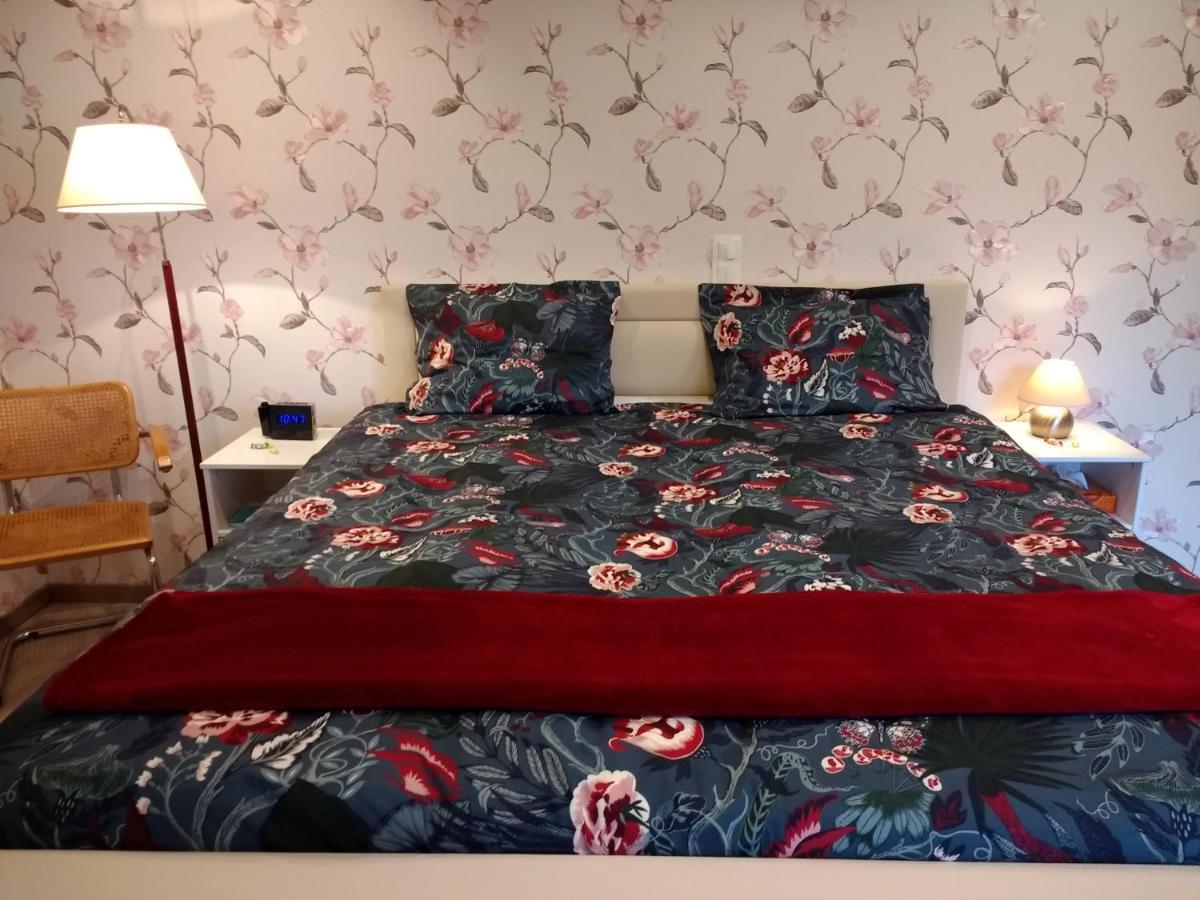 Les Ecureuils Bed & Breakfast Revin  Luaran gambar
