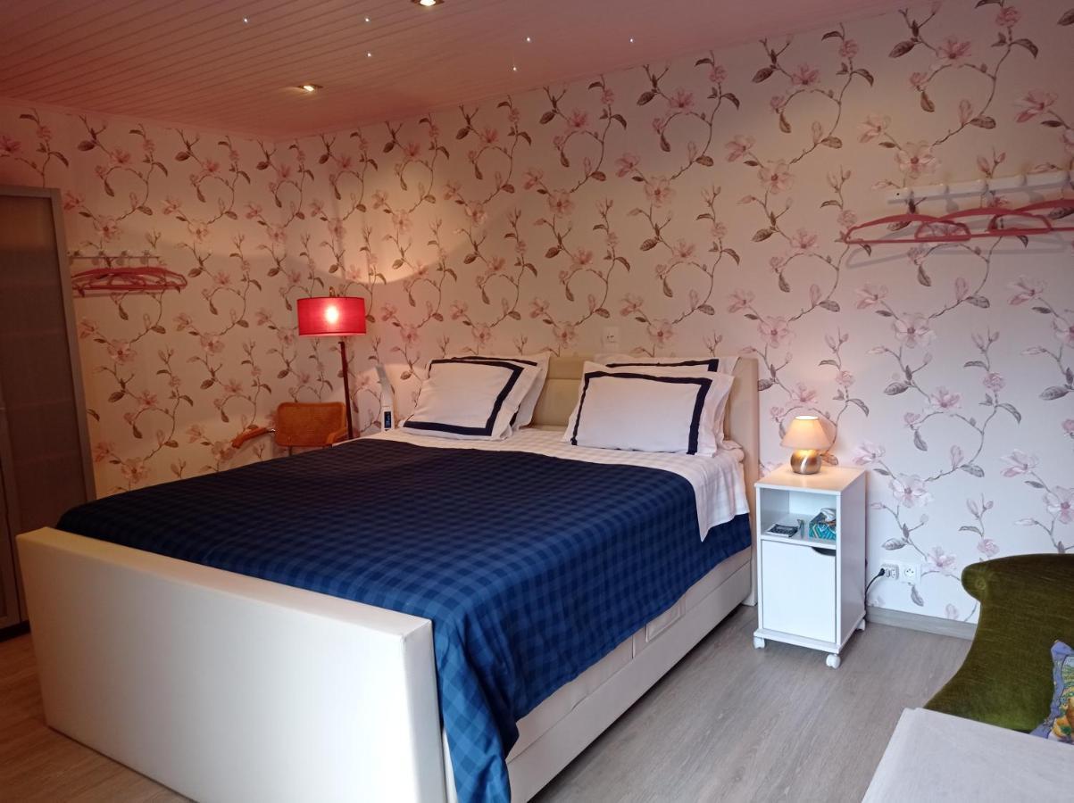 Les Ecureuils Bed & Breakfast Revin  Luaran gambar