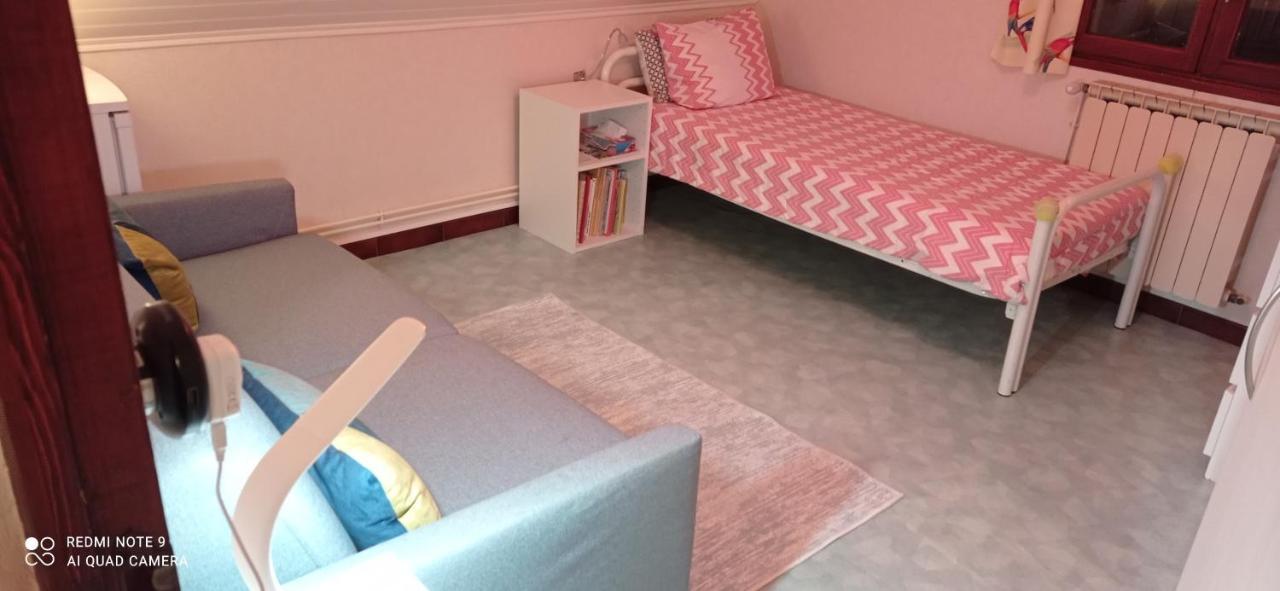 Les Ecureuils Bed & Breakfast Revin  Luaran gambar